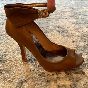 🔴SALE!!! Badgley Mischka Satin Heels